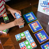 Match Madness i spil med hånd holder brikke og pusleplader